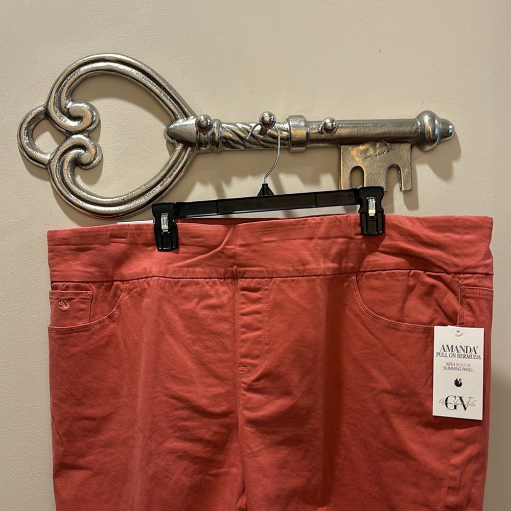Plus Size GLORIA VANDERBILT Amanda Persimmon Slimming Pull-On Bermuda Shorts 22W - Picture 2 of 4